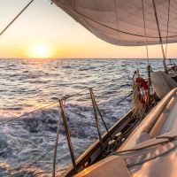 Guide ultime 2024 : Conseils pratiques pour naviguer en voilier